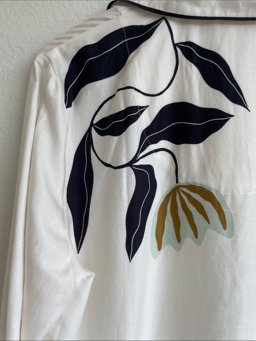 ANTHROPOLOGIE Off-White V-Neck PajamaTop with Bold Floral Contrast • XL - Picture 9 of 11